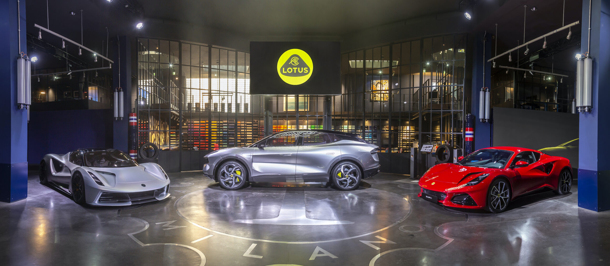 Lotus torna in Italia: la presentazione diel nuovo SUV elettrico Lotus Eletre a Garage Italia Milano